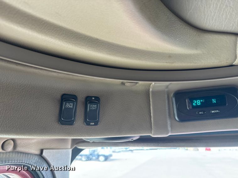 image for item NF9430 2007 International  9400i semi truck