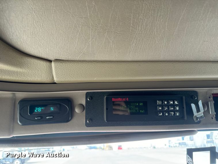 image for item NF9430 2007 International  9400i semi truck