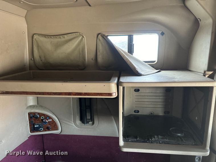 image for item NF9430 2007 International  9400i semi truck