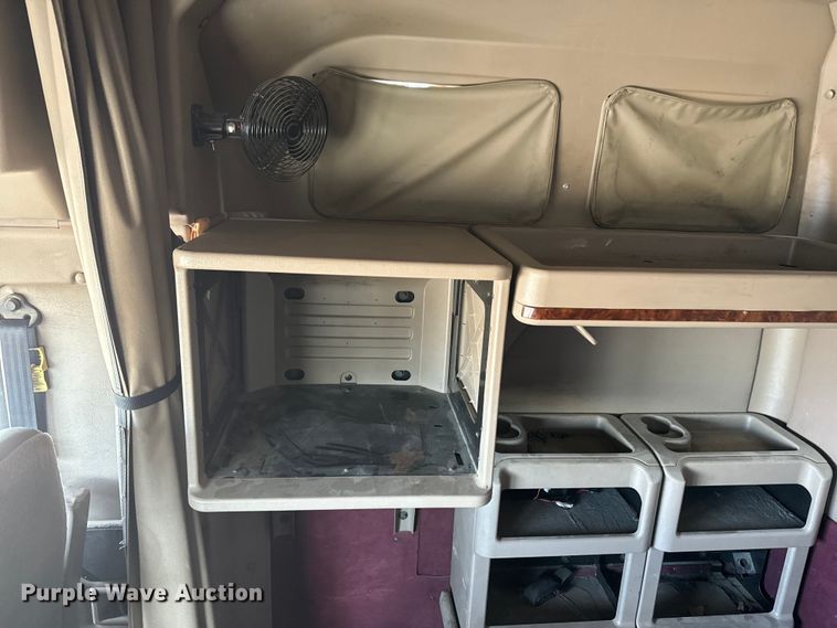 image for item NF9430 2007 International  9400i semi truck