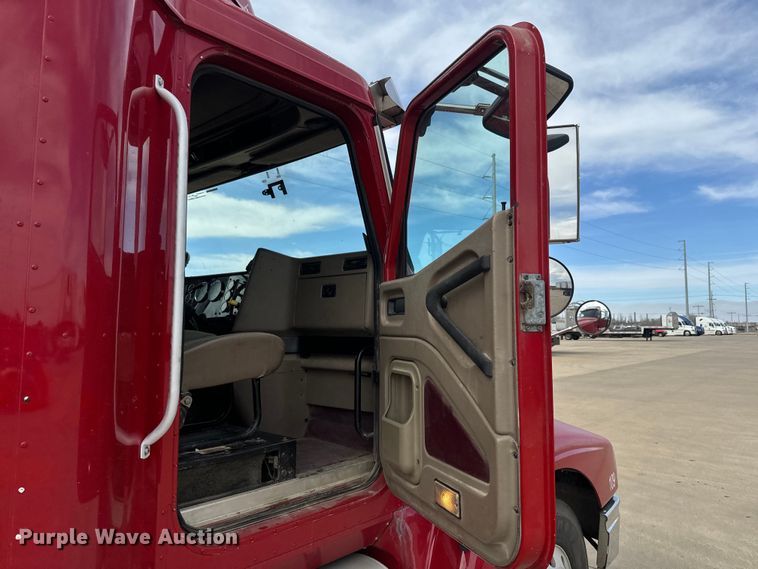 image for item NF9430 2007 International  9400i semi truck