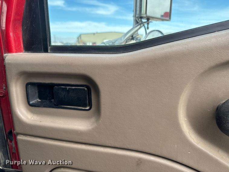 image for item NF9430 2007 International  9400i semi truck