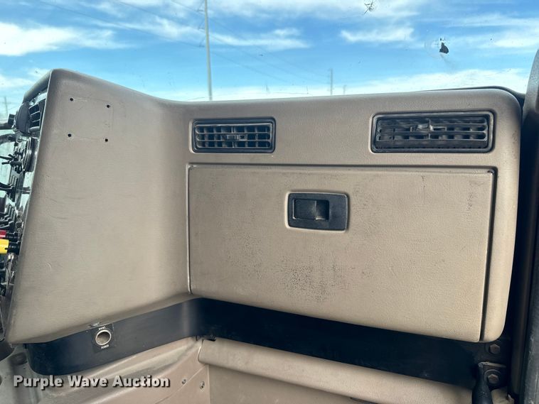 image for item NF9430 2007 International  9400i semi truck