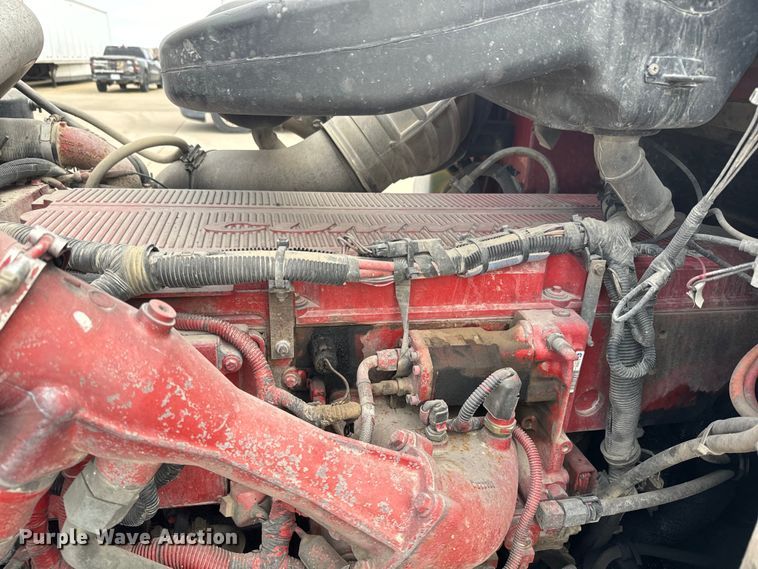 image for item NF9430 2007 International  9400i semi truck