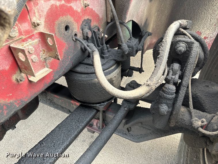 image for item NF9430 2007 International  9400i semi truck