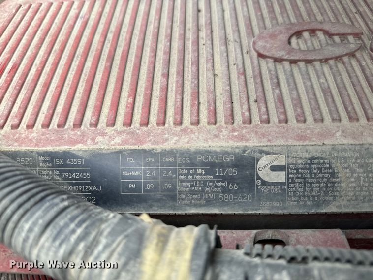 image for item NF9430 2007 International  9400i semi truck