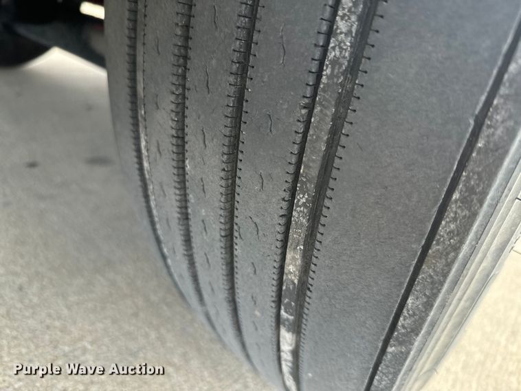 image for item NF9430 2007 International  9400i semi truck