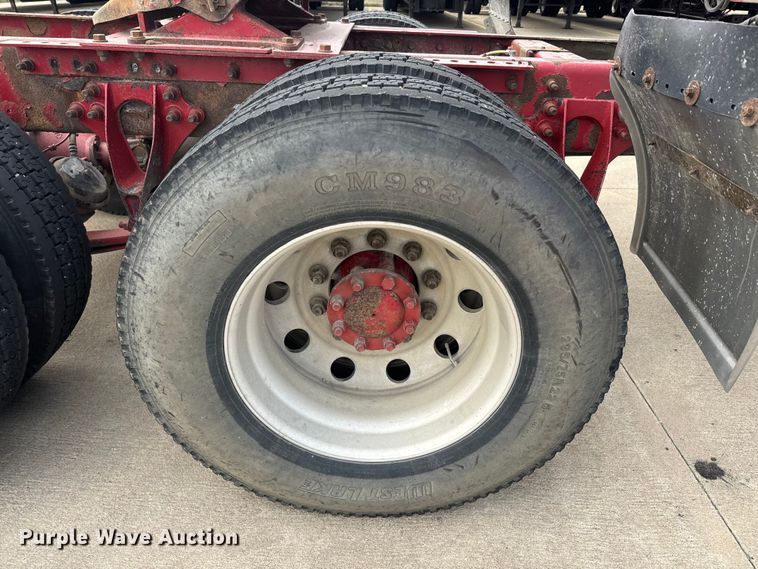 image for item NF9430 2007 International  9400i semi truck