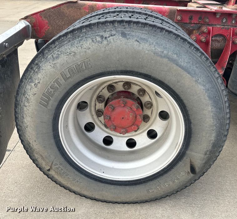 image for item NF9430 2007 International  9400i semi truck