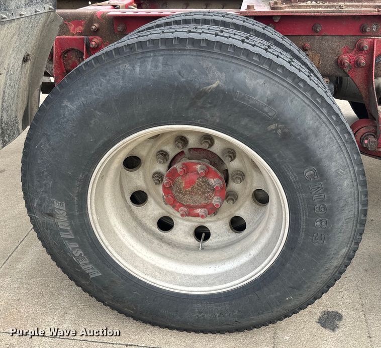 image for item NF9430 2007 International  9400i semi truck