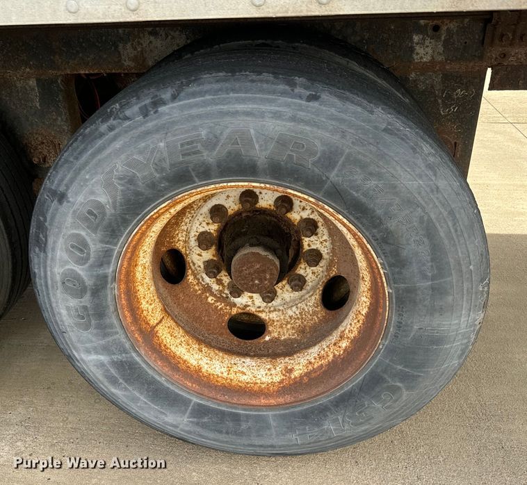 image for item NF9431 2002 Great Dane 7411TP-SA dry van trailer