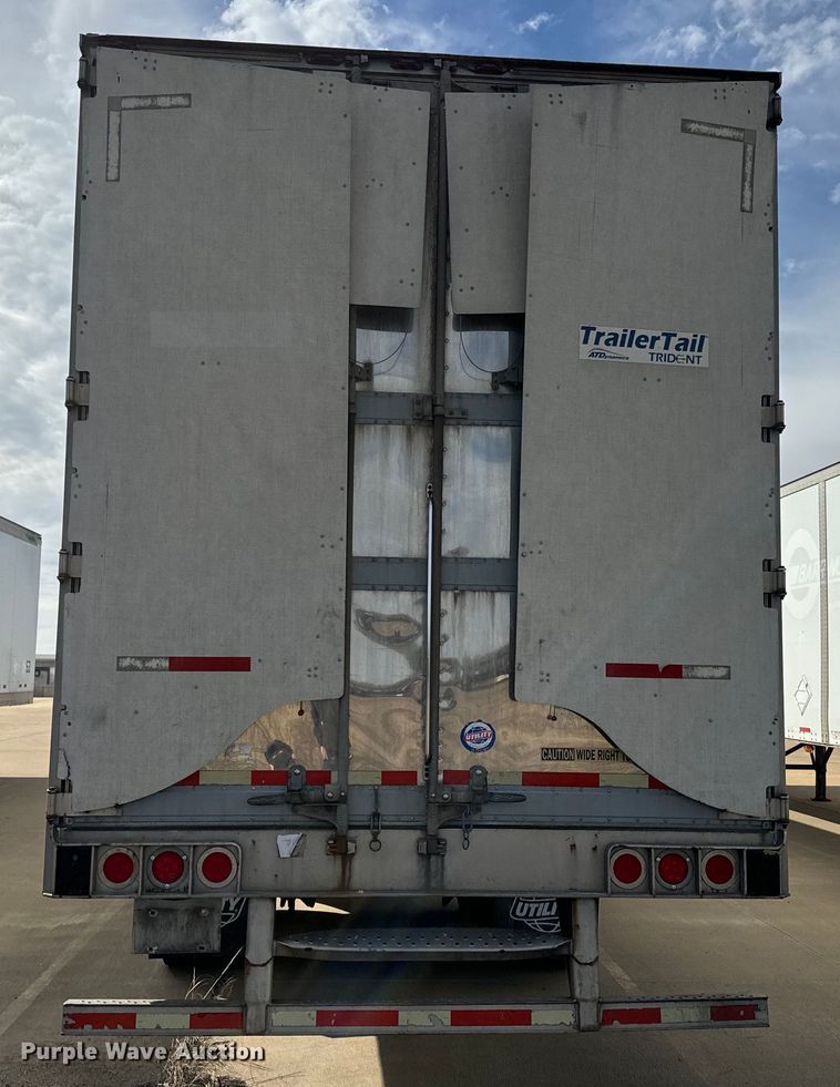 image for item NF9433 2006 Utility  VS2RA refrigerated van trailer