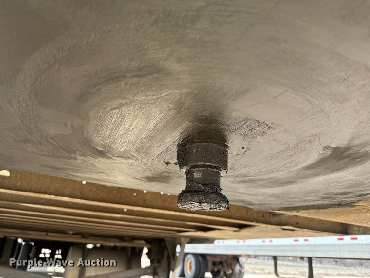 image for item NF9433 2006 Utility  VS2RA refrigerated van trailer