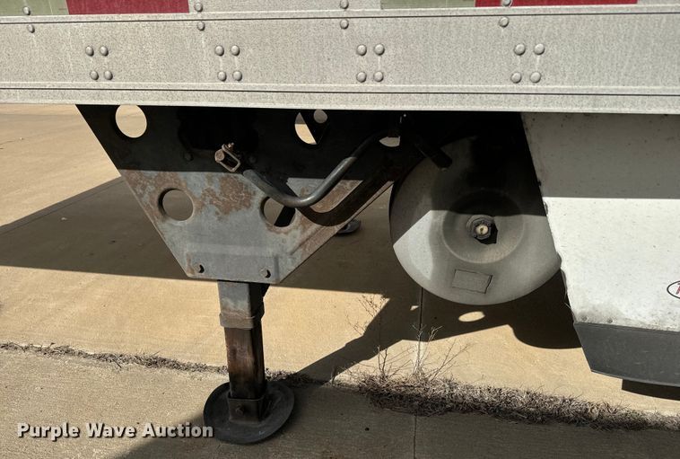 image for item NF9433 2006 Utility  VS2RA refrigerated van trailer