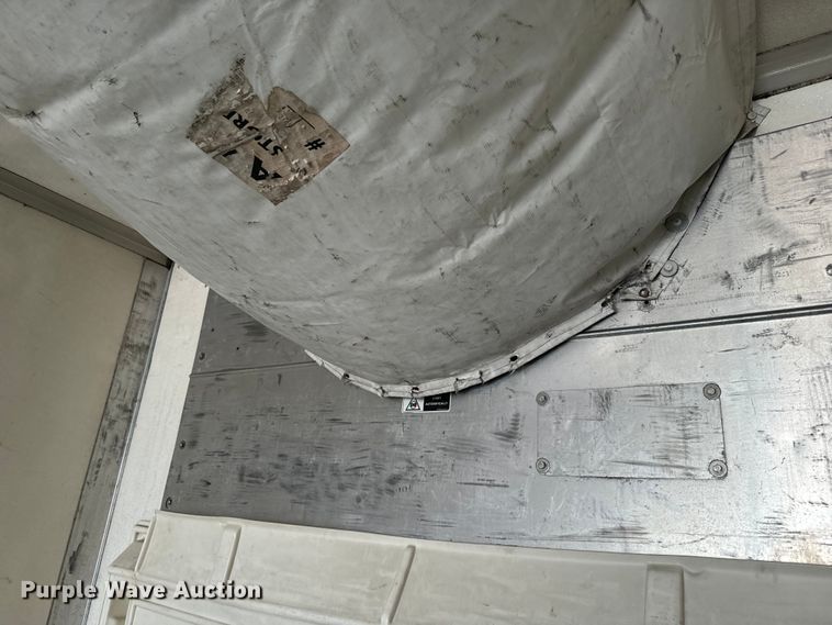 image for item NF9433 2006 Utility  VS2RA refrigerated van trailer