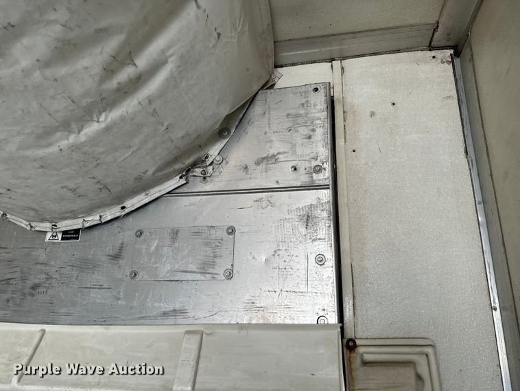 image for item NF9433 2006 Utility  VS2RA refrigerated van trailer