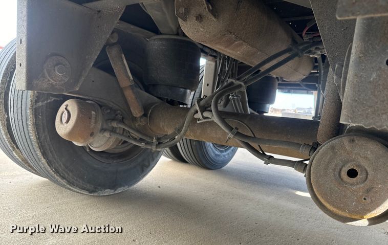 image for item NF9433 2006 Utility  VS2RA refrigerated van trailer