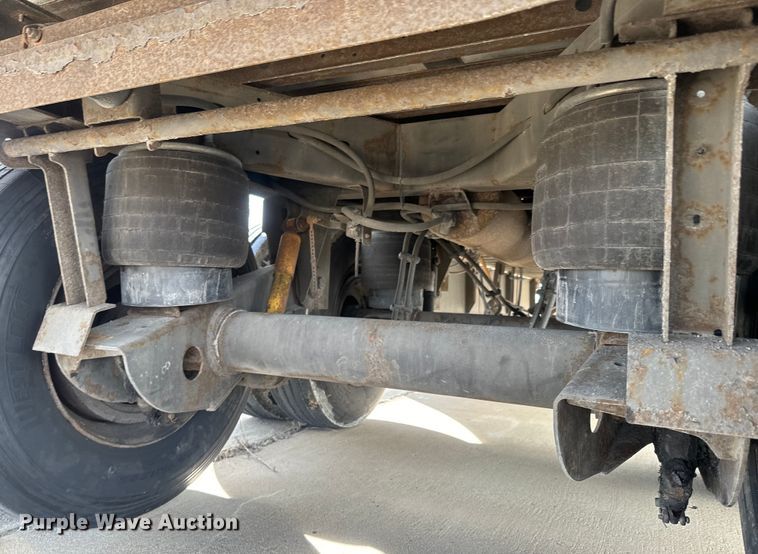 image for item NF9433 2006 Utility  VS2RA refrigerated van trailer