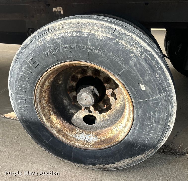 image for item NF9433 2006 Utility  VS2RA refrigerated van trailer