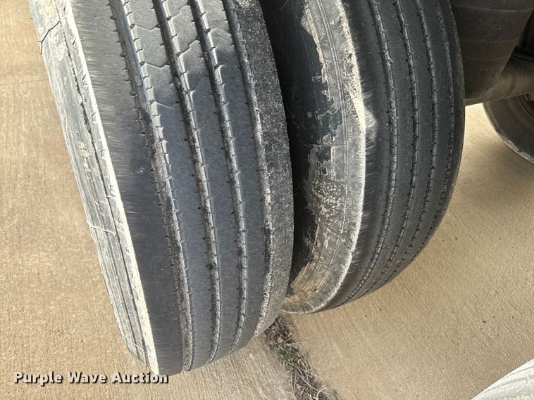 image for item NF9433 2006 Utility  VS2RA refrigerated van trailer