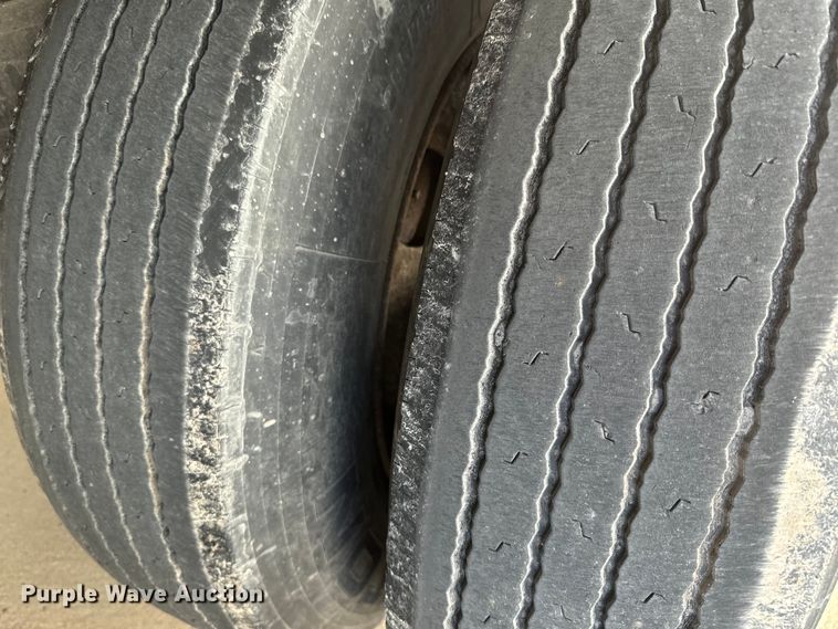 image for item NF9433 2006 Utility  VS2RA refrigerated van trailer