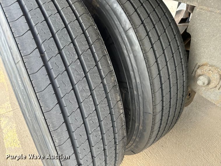 image for item NF9433 2006 Utility  VS2RA refrigerated van trailer