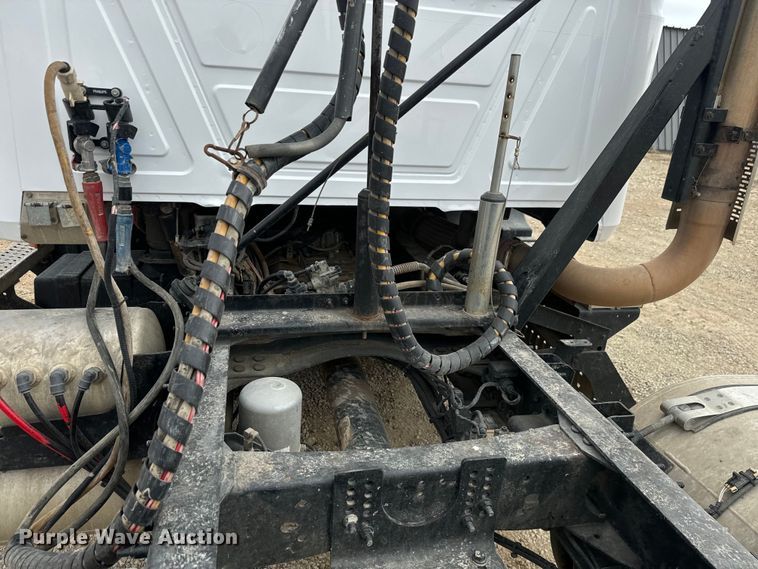 image for item NF9477 2013 Mack CXU613 semi truck