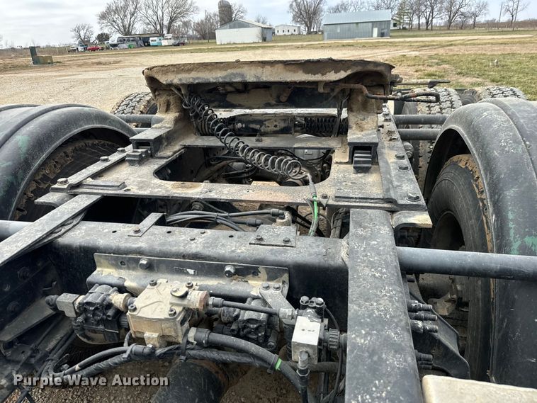 image for item NF9477 2013 Mack CXU613 semi truck