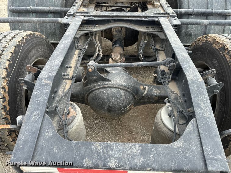 image for item NF9477 2013 Mack CXU613 semi truck