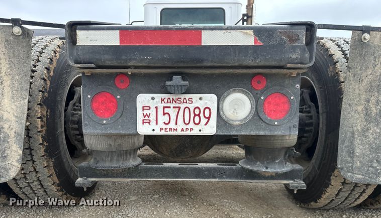 image for item NF9477 2013 Mack CXU613 semi truck