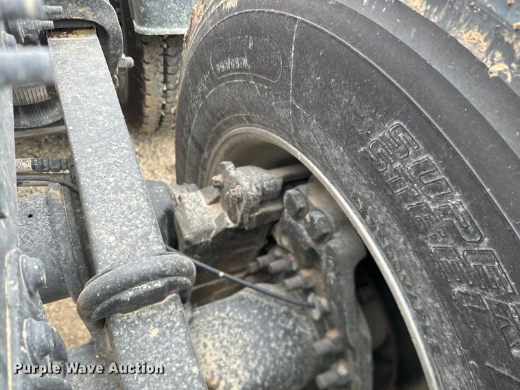 image for item NF9477 2013 Mack CXU613 semi truck