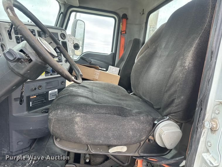 image for item NF9477 2013 Mack CXU613 semi truck