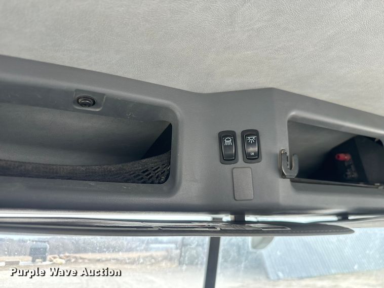 image for item NF9477 2013 Mack CXU613 semi truck