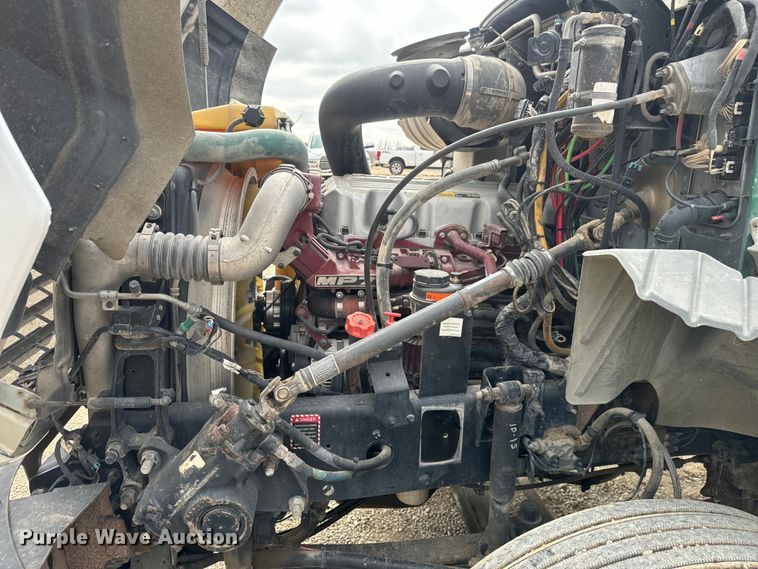 image for item NF9477 2013 Mack CXU613 semi truck