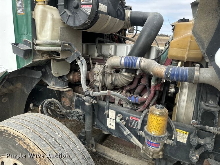 image for item NF9477 2013 Mack CXU613 semi truck