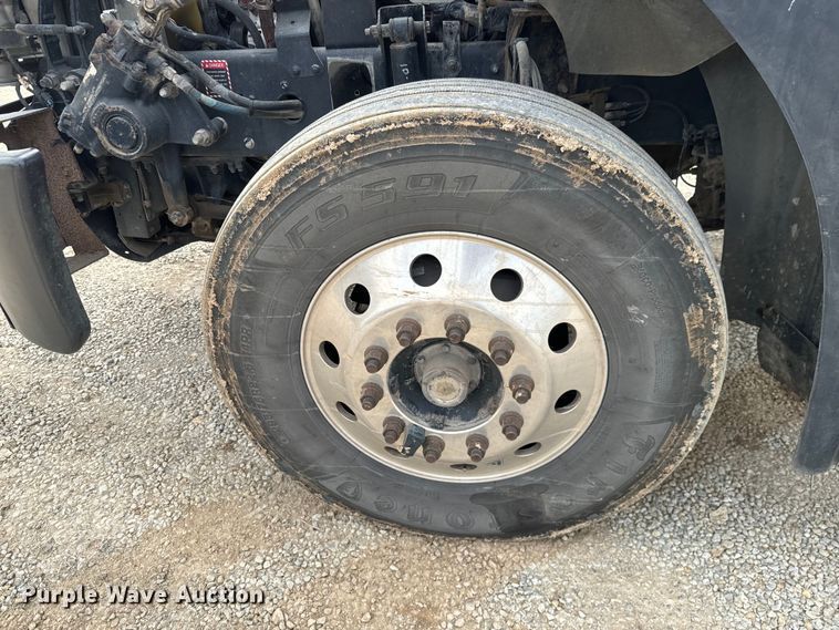 image for item NF9477 2013 Mack CXU613 semi truck