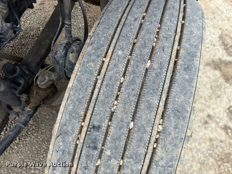 image for item NF9477 2013 Mack CXU613 semi truck