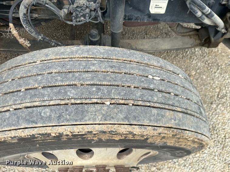 image for item NF9477 2013 Mack CXU613 semi truck