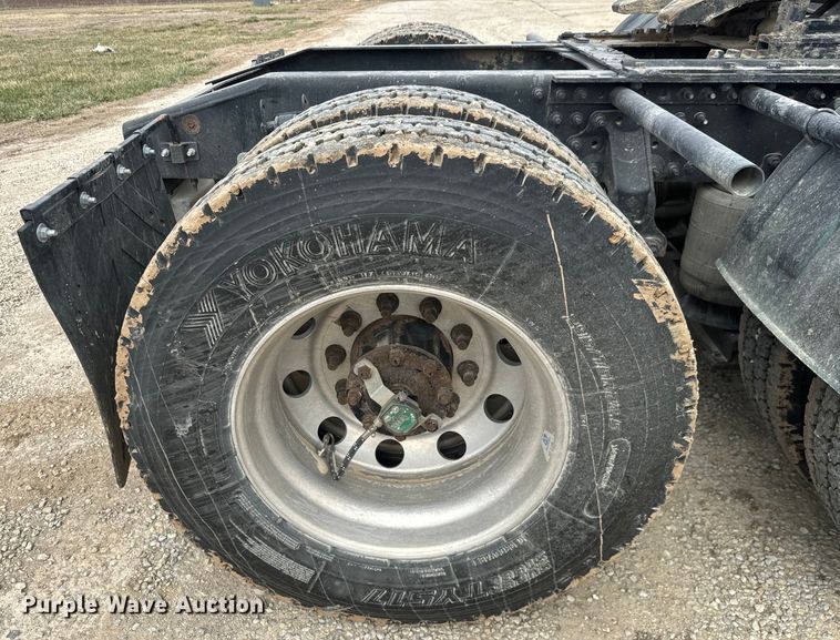 image for item NF9477 2013 Mack CXU613 semi truck