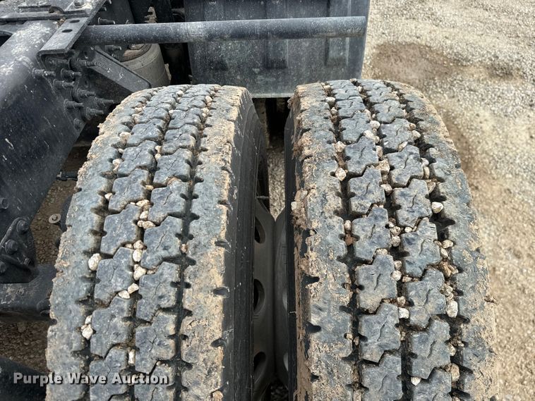 image for item NF9477 2013 Mack CXU613 semi truck