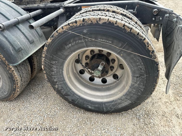 image for item NF9477 2013 Mack CXU613 semi truck