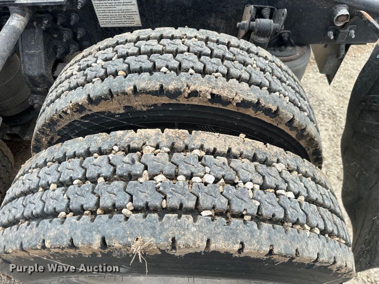 image for item NF9477 2013 Mack CXU613 semi truck