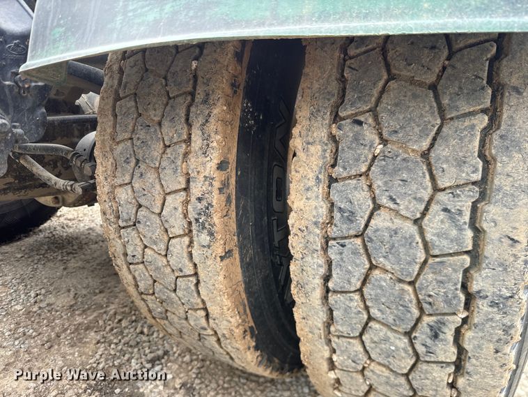 image for item NF9477 2013 Mack CXU613 semi truck