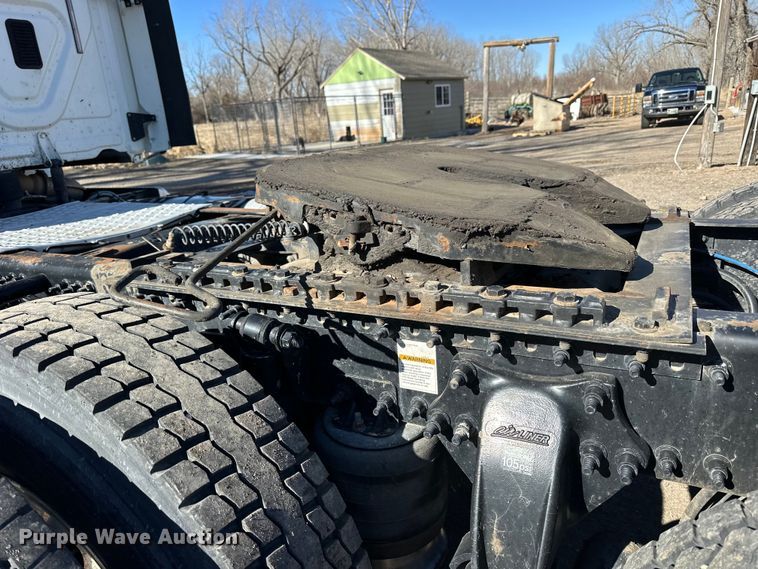 image for item NJ9388 2016 Freightliner  Cascadia semi truck