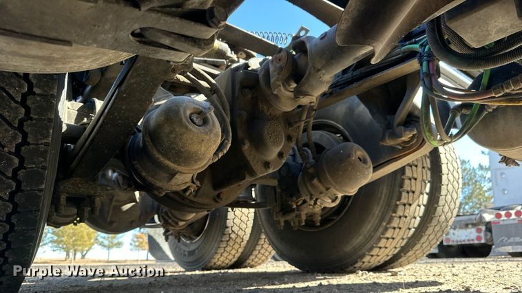 image for item NJ9388 2016 Freightliner  Cascadia semi truck