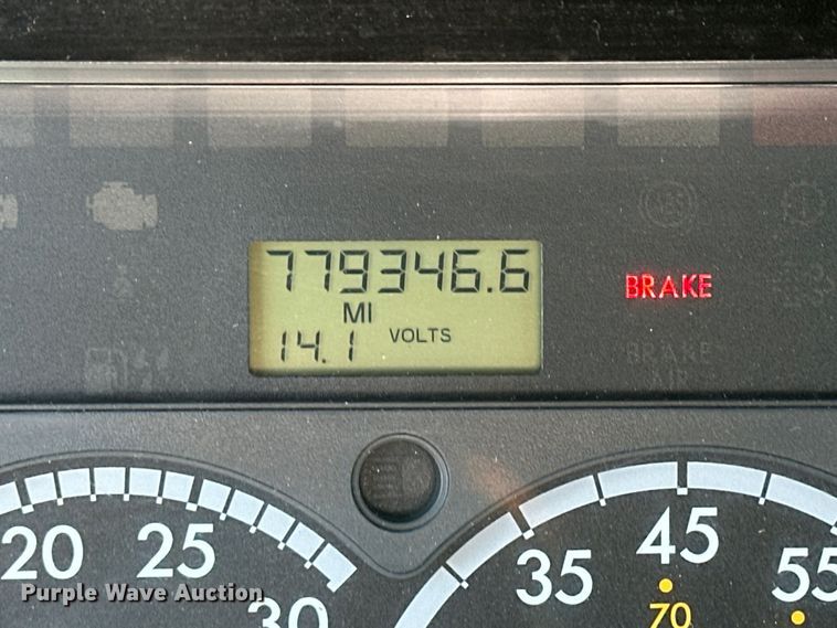 image for item NJ9388 2016 Freightliner  Cascadia semi truck