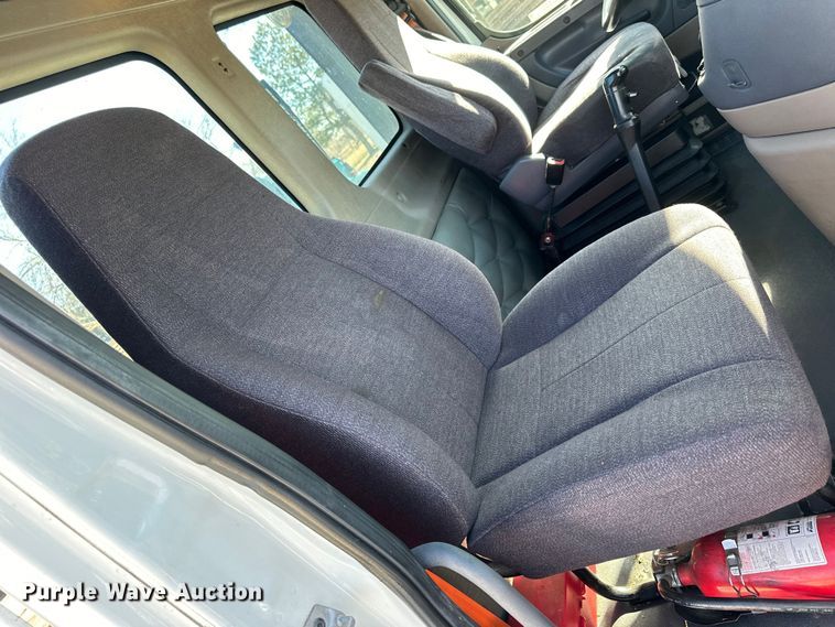 image for item NJ9388 2016 Freightliner  Cascadia semi truck