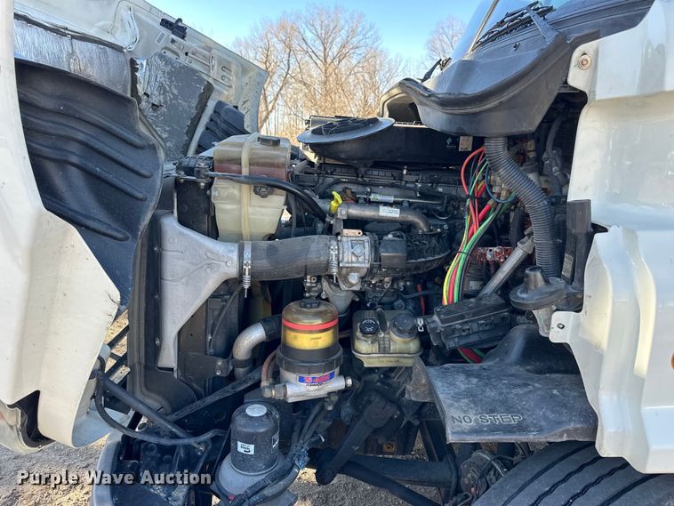 image for item NJ9388 2016 Freightliner  Cascadia semi truck