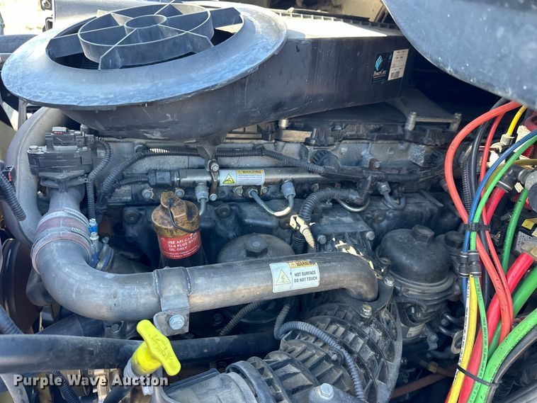 image for item NJ9388 2016 Freightliner  Cascadia semi truck