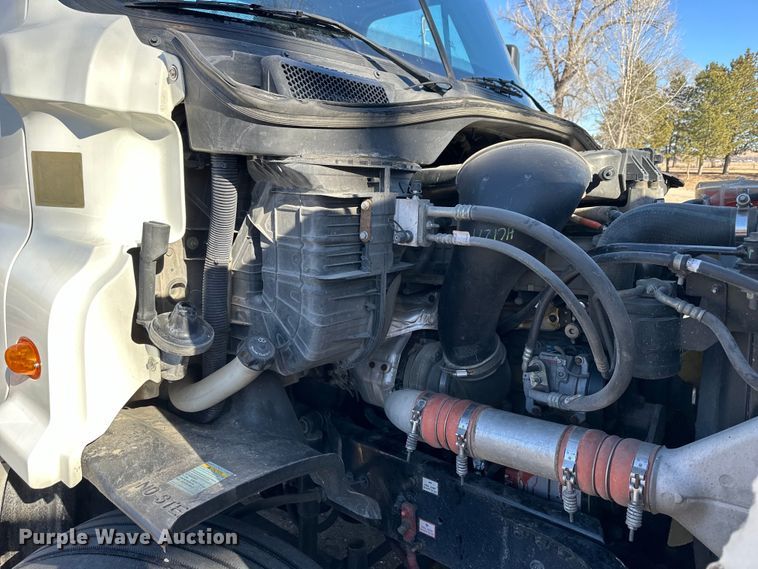 image for item NJ9388 2016 Freightliner  Cascadia semi truck